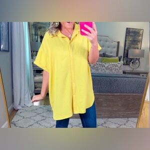 NWOT Boutique airflow style collared button front short sleeve top tunic